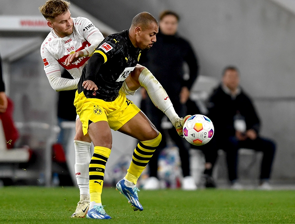 Malen and VFB Stuttgart player in a duel (photo)