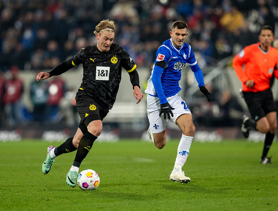 Brandt in a duel with Darmstadt player (photo)