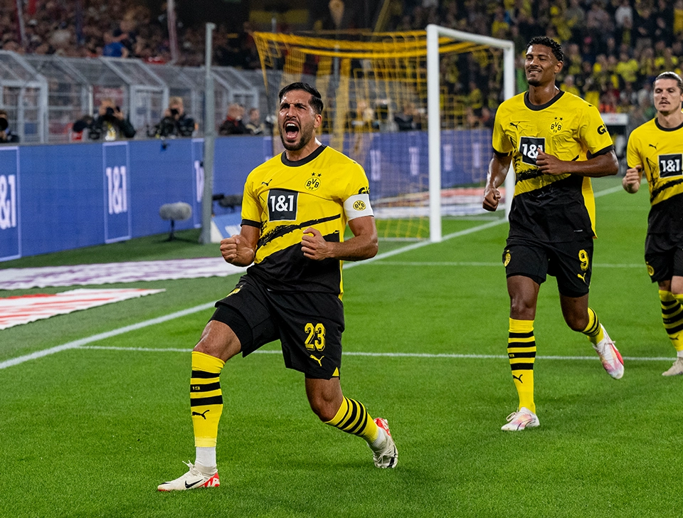 Can celebrates with teammates close behind him (photo)