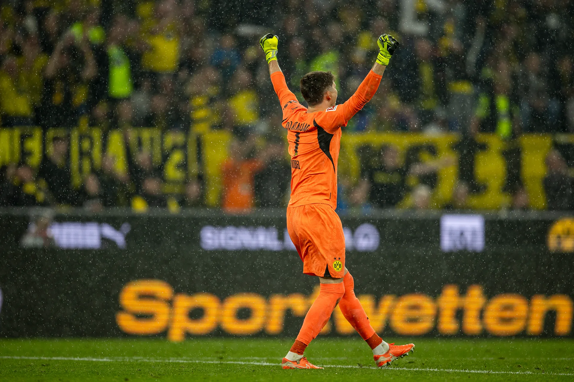 Kobel celebrates (photo)
