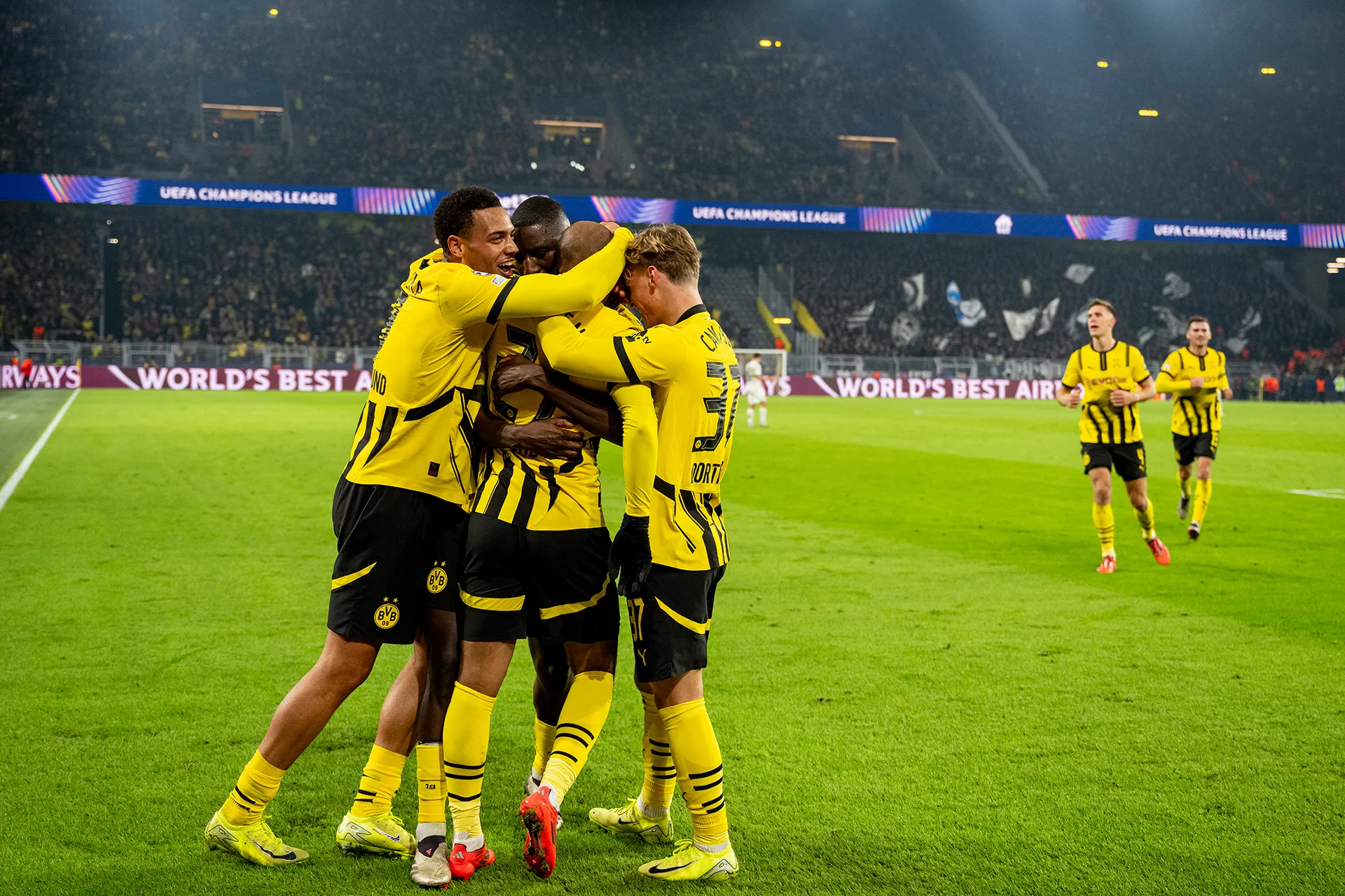 Four BVB players celebrate (photo)