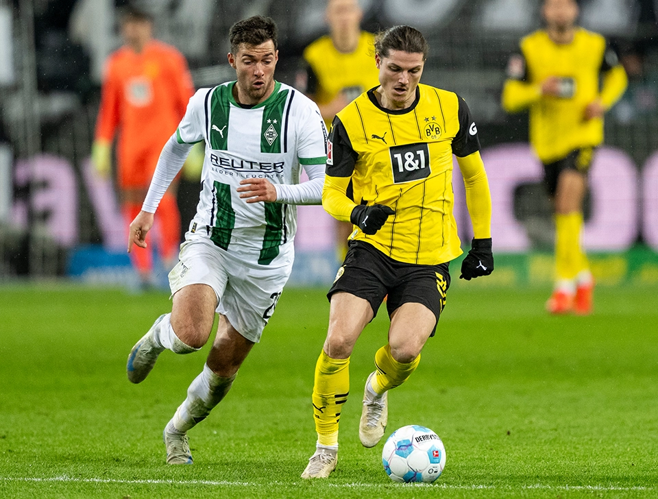 Sabitzer in a duel with Borussia Mönchengladbach player (photo)