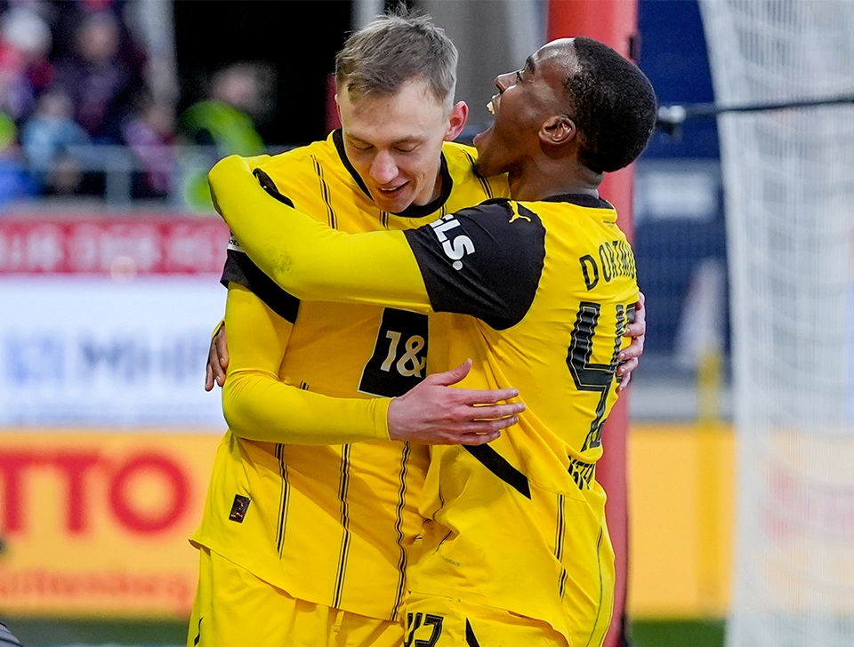 Gittens celebrates with teammate (photo)