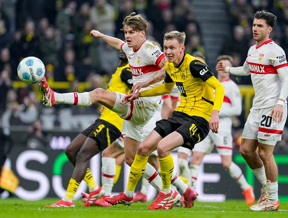 Guirassy in a duel with VfB Stuttgart player (photo)
