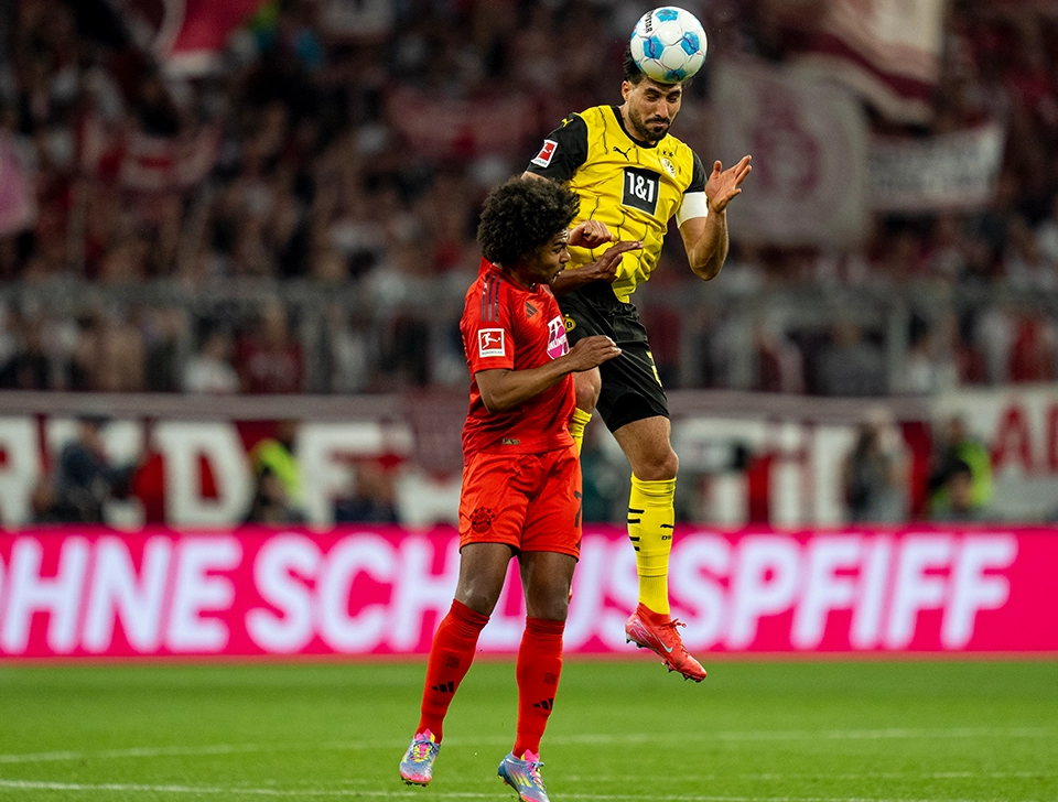 Can in an aerial duel with FC Bayern Munich player Gnabry (photo)