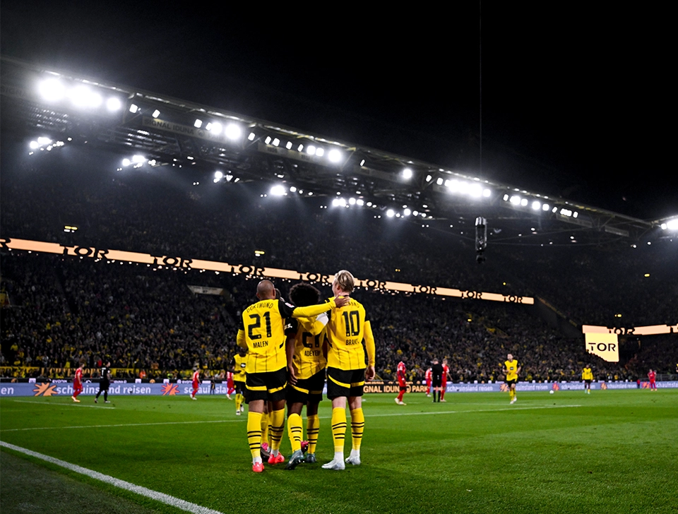 Four BVB players celebrate (photo)