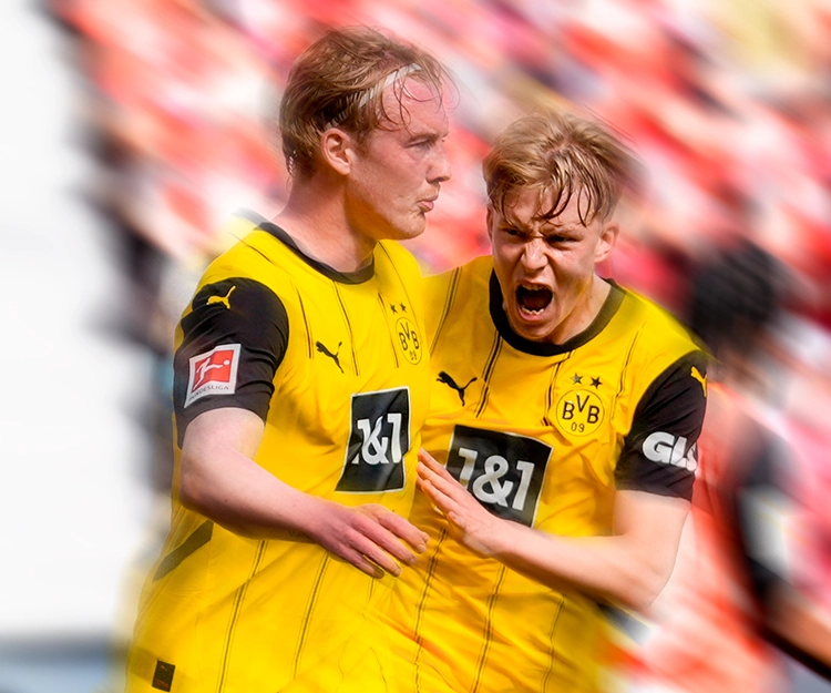 Brandt celebrates with teammate (photo)
