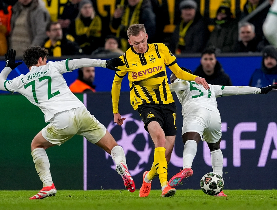 BVB player prevails against two Sporting CP players (photo)