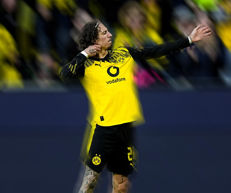 Fabio Silva celebrating with his archer's bow gesture (photo)