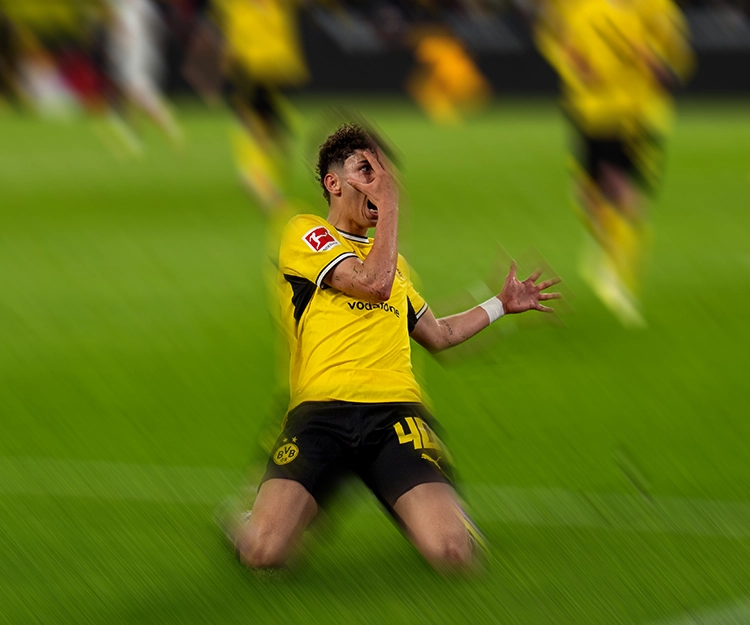 Samuele Inacio celebrating with a hand-in-front-of-face gesture (photo)